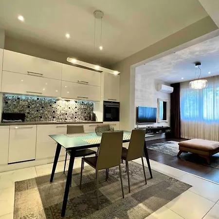 Perfectly Sumptuous Centre Apartment, 2-minute Walk From Vitosha Boulevard Apartment