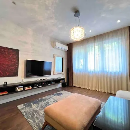 Perfectly Sumptuous Centre Apartment, 2-minute Walk From Vitosha Boulevard Apartment *
